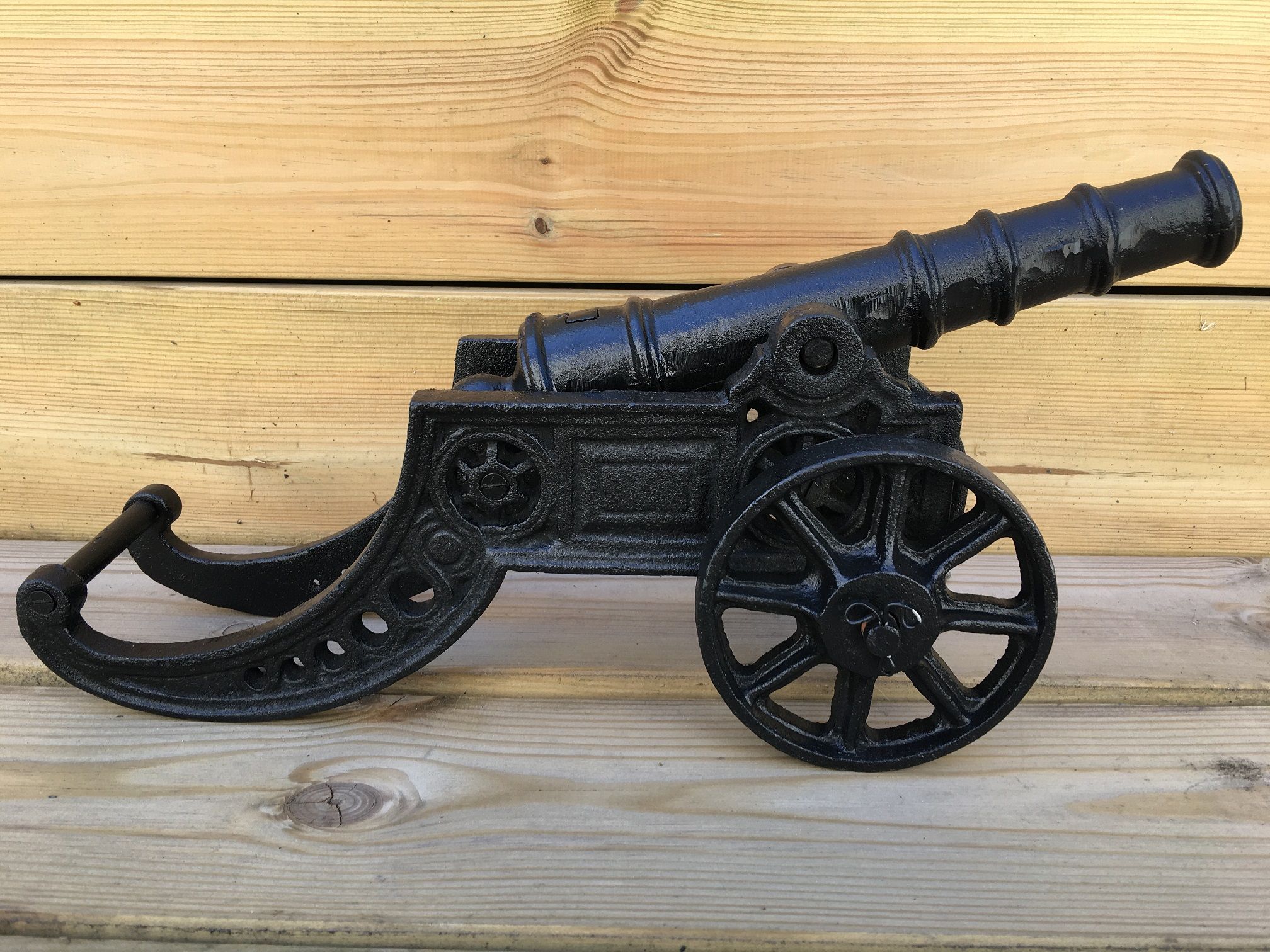 Prachtig decoratief kanon, gietijzer zwart .